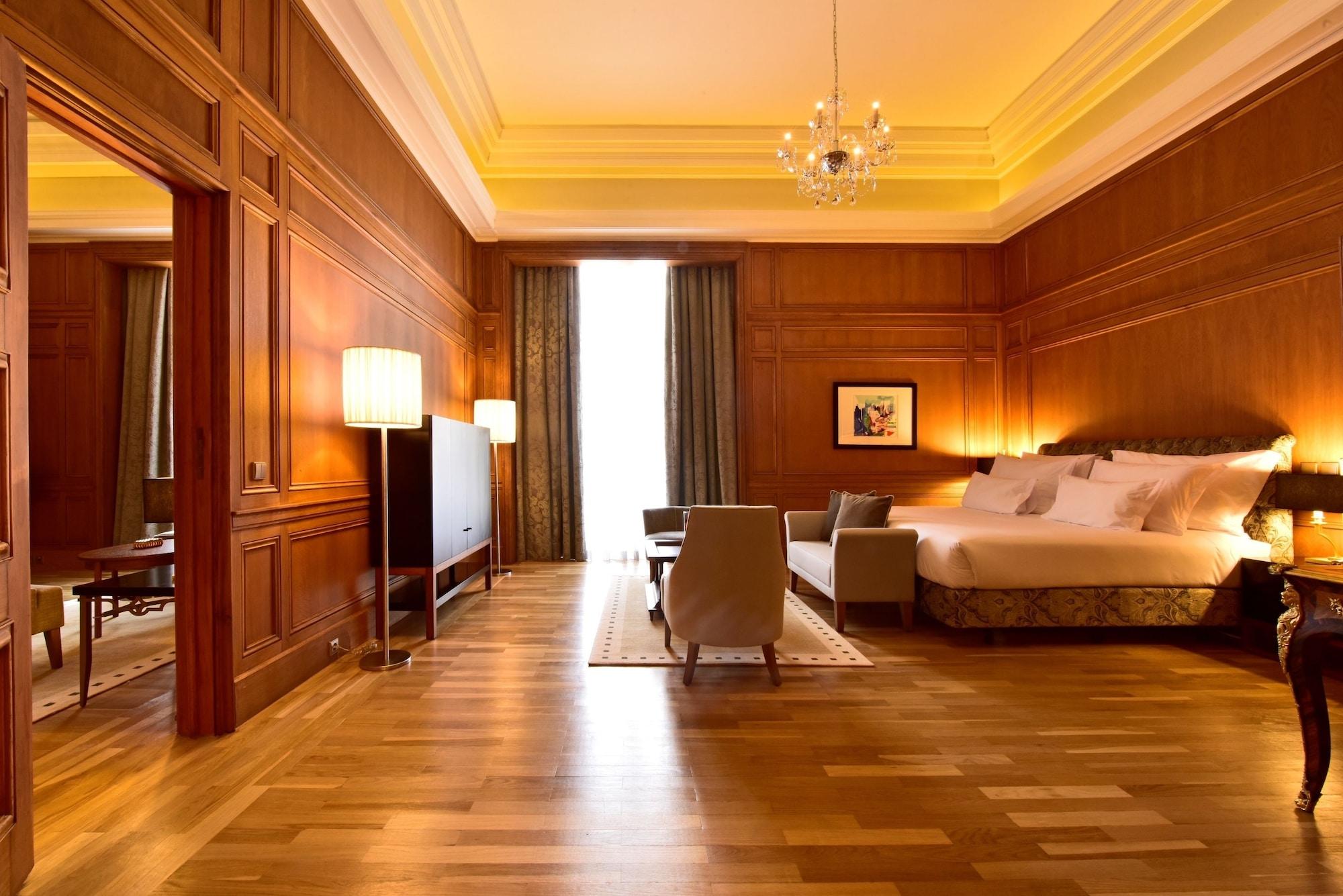 Pousada De Lisboa - Small Luxury Hotels Of The World Luaran gambar A suite at the Four Seasons Hotel, Madrid